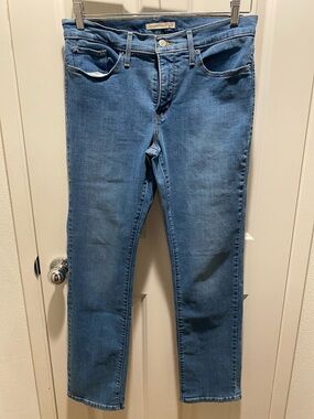 Levi's 314 Shaping Straight Jeans - Medium Wash EUC